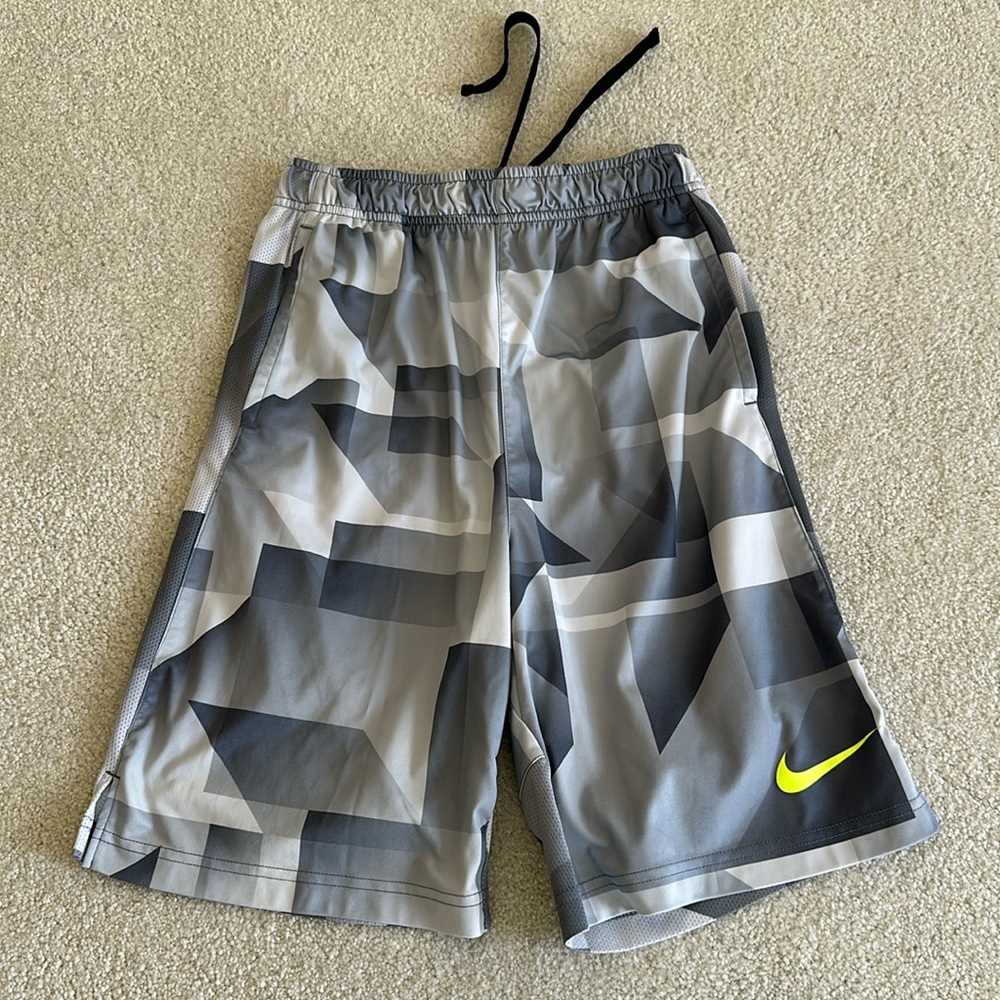 Nike Dry Fit XL Toddler Boys short Grey Pattern